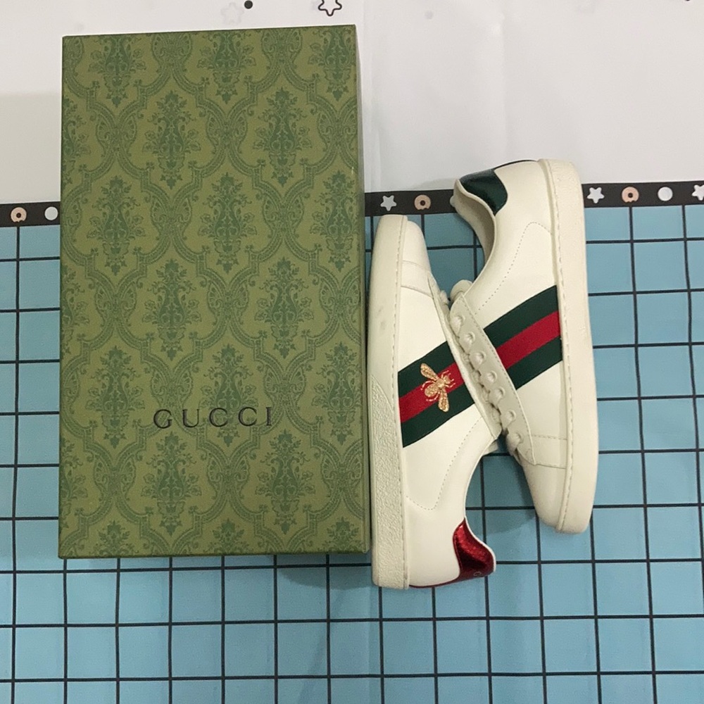 Gucci White Sneakers with Red and Green Stripes